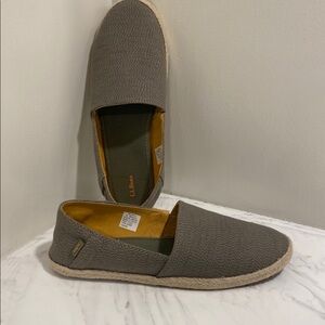 L.L. Bean Womens Olive Slip-On Shoes. Size 8. Excellent condition